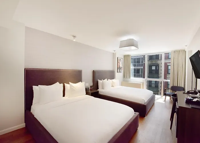 Hotel 32 32