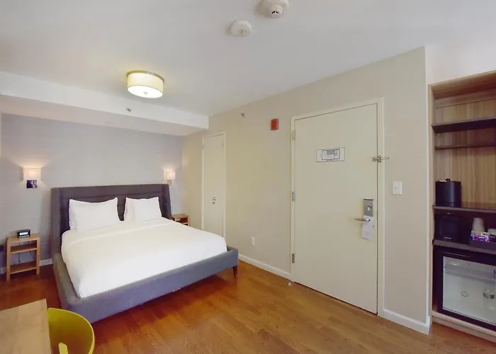 Hotel 32 32